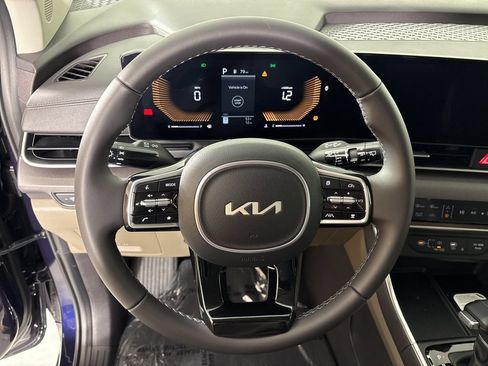 New 2026 Kia Carnival EX FWD image 19