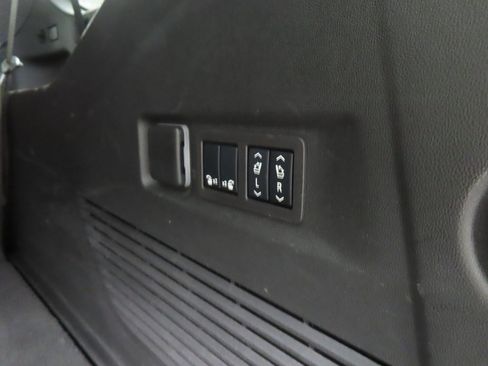 Used 2024 Chevrolet Suburban High Country image 41