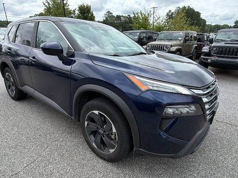 Used 2024 Nissan Rogue SV AWD/4WD image 5