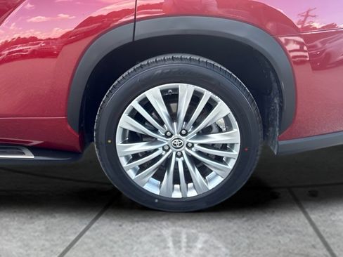 Used 2023 Toyota Highlander Platinum FWD image 25