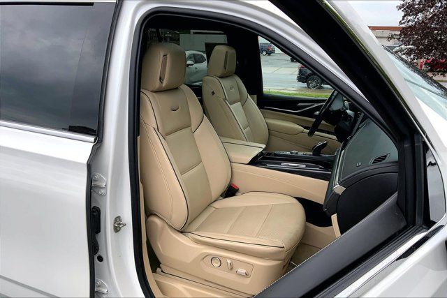 Used 2021 Cadillac Escalade Premium Luxury AWD/4WD image 6
