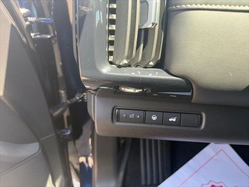 Used 2025 Nissan Pathfinder SV w/ Black Appearance Package AWD/4WD image 19
