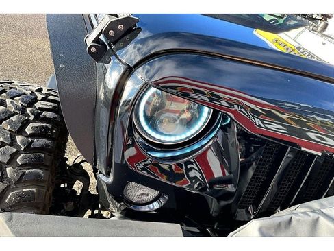 Used 2015 Jeep Wrangler Unlimited Sahara w/ Connectivity Group image 30