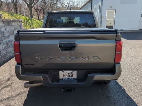 Used 2025 Toyota Tacoma TRD Off-Road AWD/4WD image 4