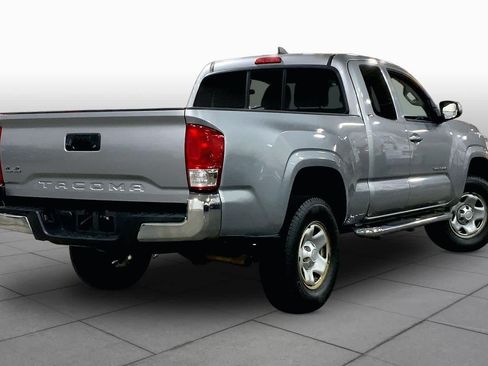 Used 2017 Toyota Tacoma SR5 AWD/4WD image 13