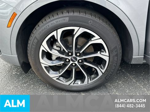 Used 2025 Lincoln Nautilus Reserve AWD/4WD image 12