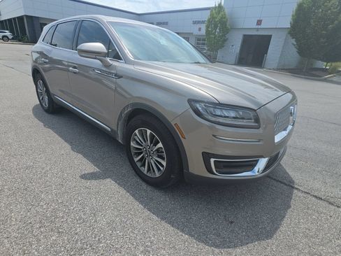 Used 2019 Lincoln Nautilus Select w/ Cargo Utility Package FWD image 12