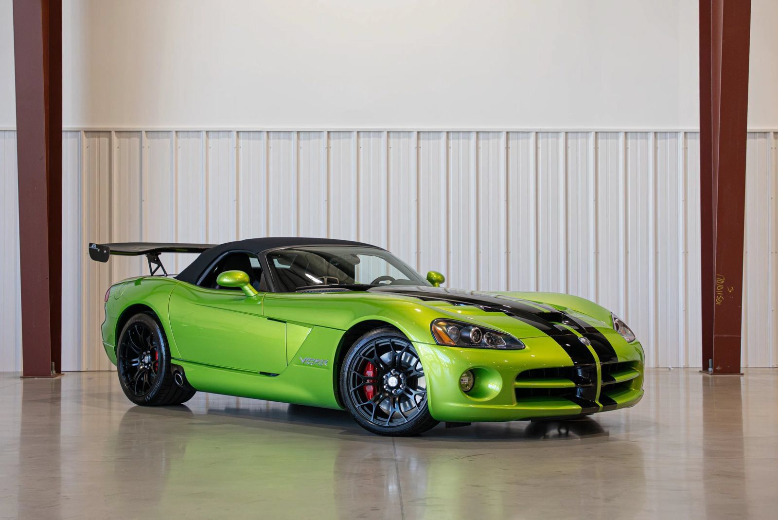 Used 2010 Dodge Viper SRT-10 RWD image 1