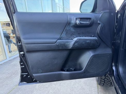 Used 2021 Toyota Tacoma TRD Off-Road w/ Technology Package image 11