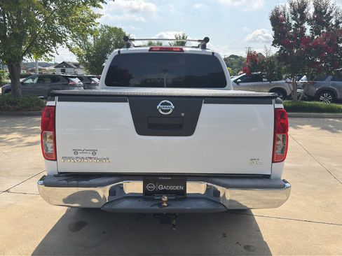 Used 2011 Nissan Frontier SL w/ Moonroof Pkg RWD image 4