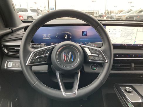 Used 2025 Buick Enclave Preferred image 18