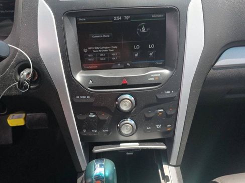 Used 2015 Ford Explorer XLT w/ Equipment Group 202B FWD image 17
