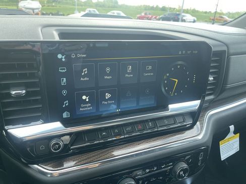 Used 2024 Chevrolet Silverado 1500 LT Trail Boss w/ Convenience Package II AWD/4WD image 16