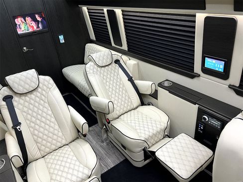 Used 2022 Mercedes-Benz Sprinter 3500 image 3