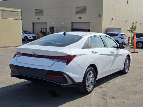 New 2026 Hyundai Elantra SE FWD image 7