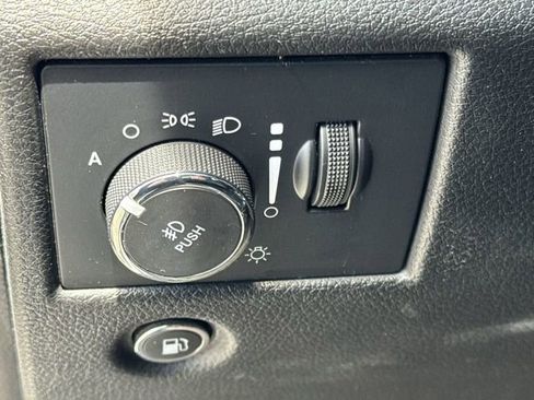 Used 2022 Jeep Grand Cherokee Limited image 19