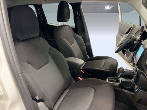 Used 2023 Jeep Renegade Latitude image 31