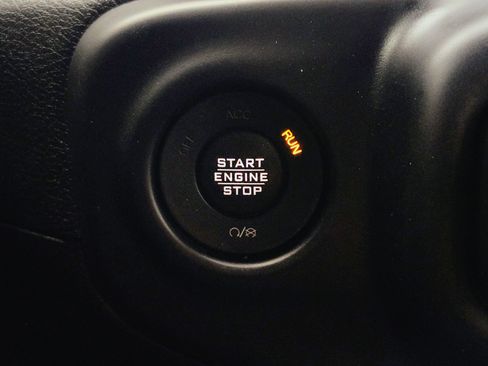 Used 2020 Jeep Wrangler Unlimited Sahara AWD/4WD image 38