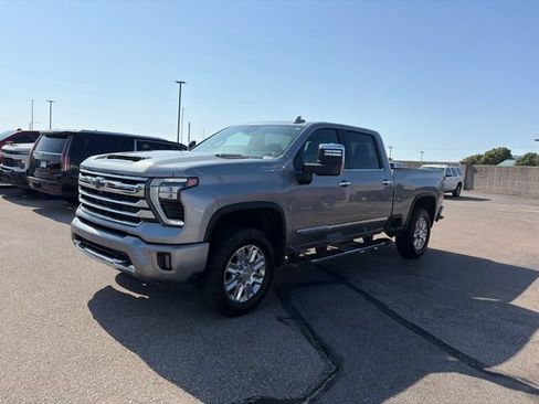 Used 2024 Chevrolet Silverado 2500 High Country w/ Technology Package AWD/4WD image 3