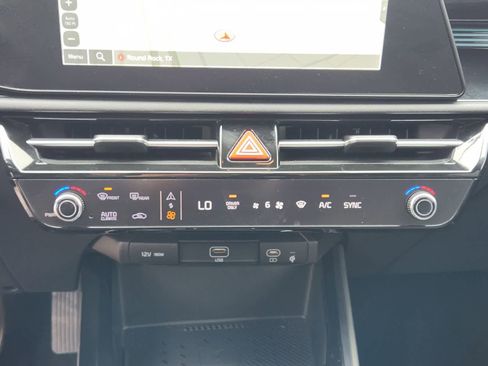 Certified 2024 Kia Niro EX FWD image 17