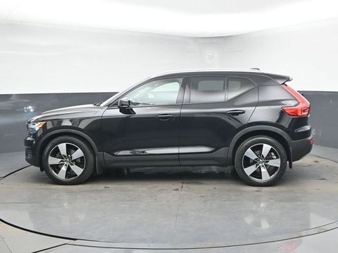 Used 2020 Volvo XC40 T5 Momentum w/ Protection Package Premier image 5