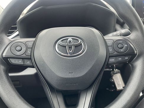 Used 2025 Toyota RAV4 LE image 27