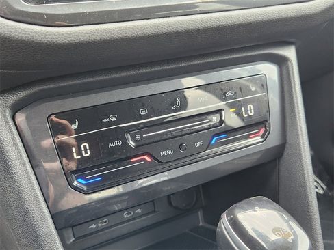 Used 2022 Volkswagen Tiguan SE image 22