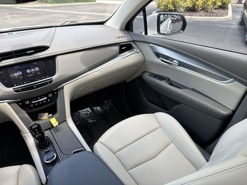 Used 2021 Cadillac XT5 Premium Luxury w/ LPO, Floor Liner Package FWD image 15