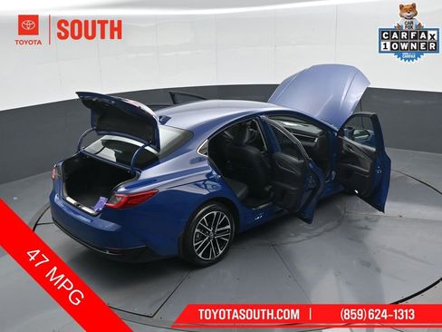 Used 2025 Toyota Camry XLE FWD image 52