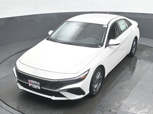 New 2026 Hyundai Elantra Hybrid FWD image 36