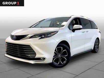 Used 2025 Toyota Sienna Platinum
