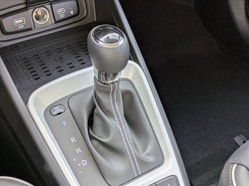 New 2025 Hyundai Venue Limited image 17