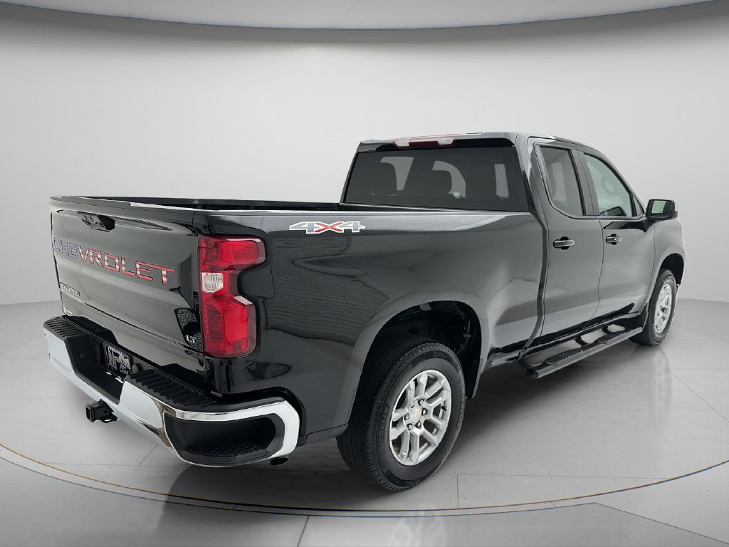 Used 2024 Chevrolet Silverado 1500 LT AWD/4WD image 5