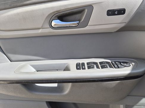 Used 2017 Chevrolet Traverse Premier FWD image 11