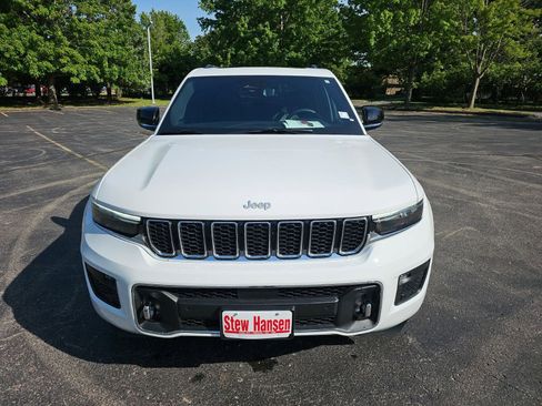 Used 2024 Jeep Grand Cherokee Overland w/ Luxury Tech Group IV AWD/4WD image 7