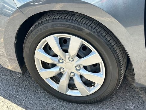 Used 2016 Toyota Corolla LE FWD image 11