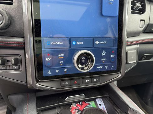 Used 2024 Ford Expedition Limited AWD/4WD image 6