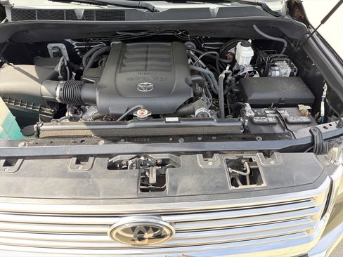 Used 2020 Toyota Tundra Limited w/ Limited Premium Package image 32