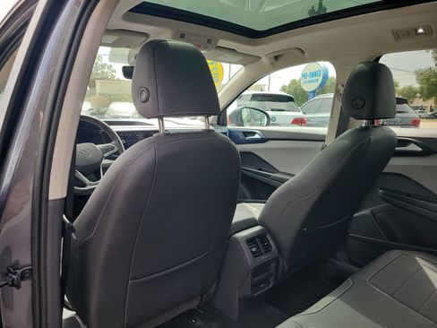 Used 2023 Volkswagen Taos SE w/ Panoramic Sunroof Package FWD image 10