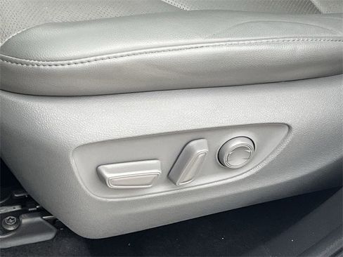 Used 2022 Toyota Highlander Limited image 28