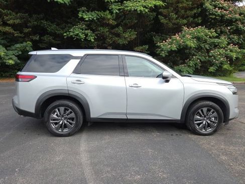 Used 2022 Nissan Pathfinder S FWD image 5