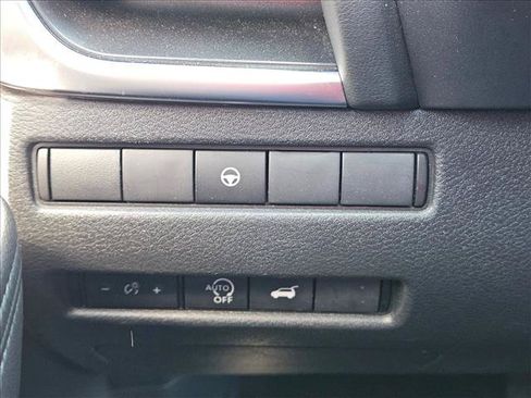Used 2024 Nissan Rogue SV FWD image 8
