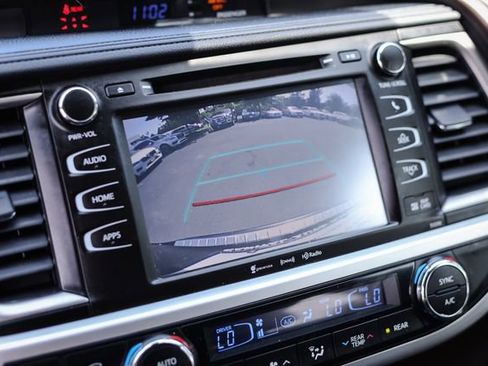 Used 2019 Toyota Highlander XLE AWD/4WD image 38