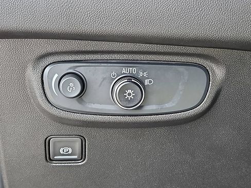 Used 2024 GMC Terrain SLE AWD/4WD image 23