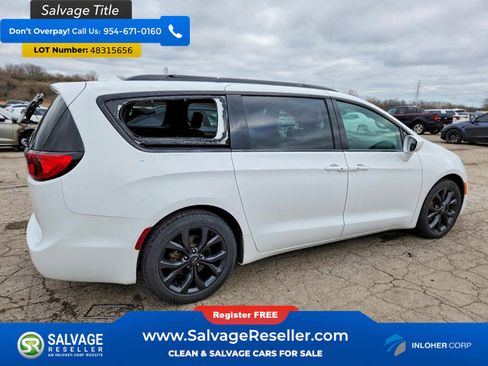 Used 2018 Chrysler Pacifica Touring-L w/ Premium Audio Group FWD image 4