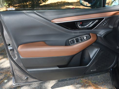 Used 2022 Subaru Outback Touring w/ Popular Package #2 image 10