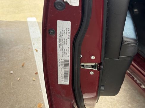 Used 2018 Chrysler 300 Touring L image 6