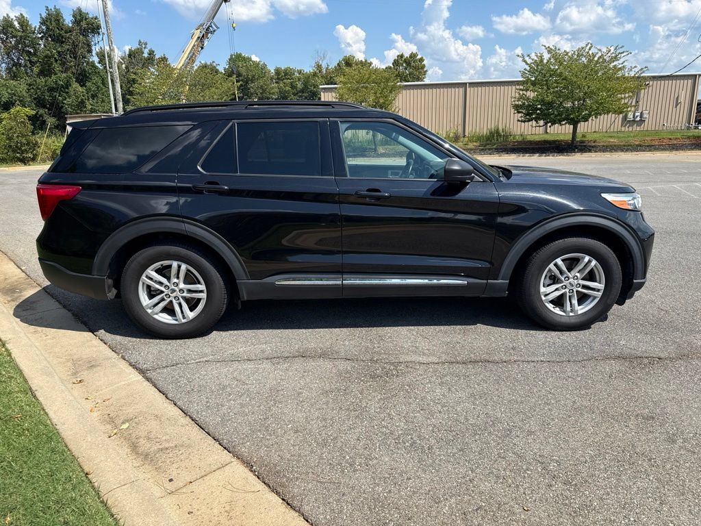 Used 2024 Ford Explorer XLT w/ Equipment Group 202A RWD image 8