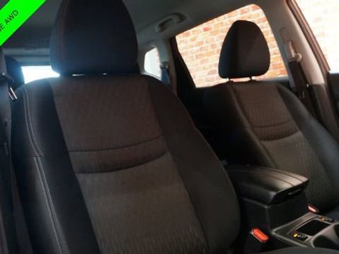 Used 2017 Nissan Rogue SV w/ SV Premium Package image 54