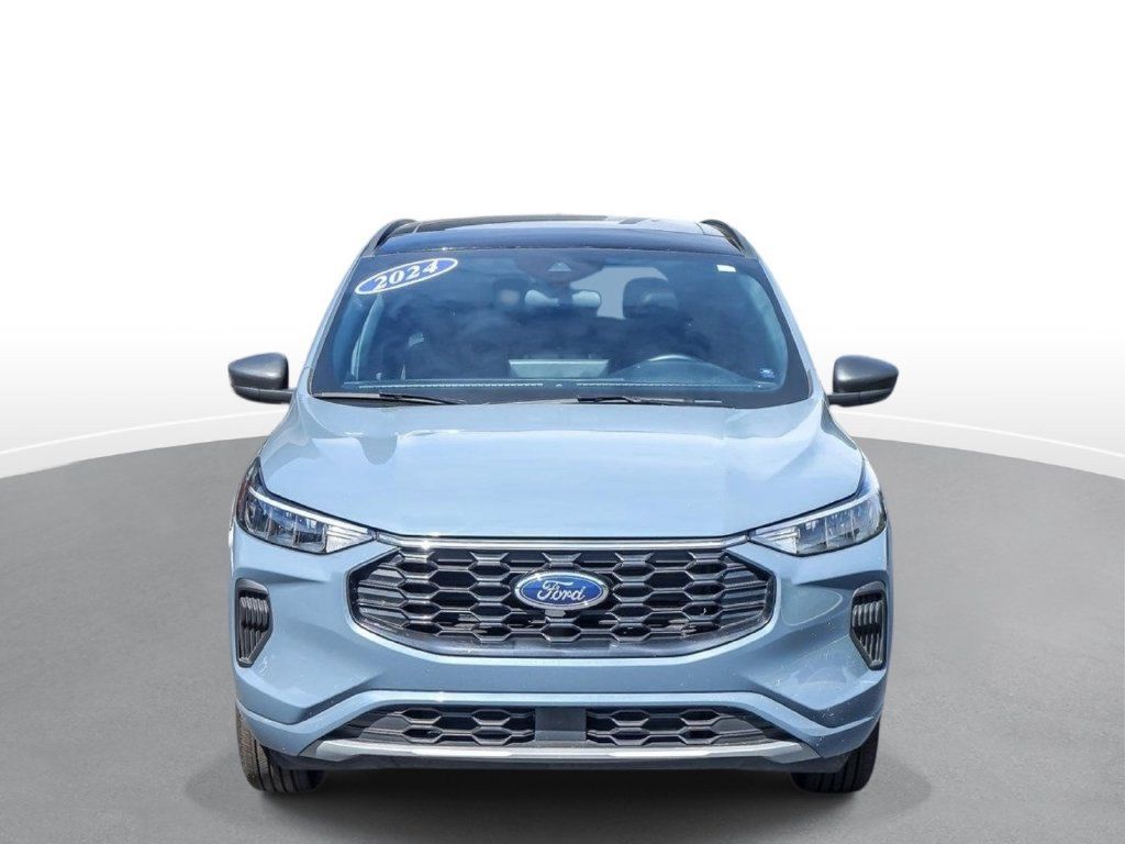 Used 2024 Ford Escape ST-Line w/ Tech Pack #1 AWD/4WD image 2
